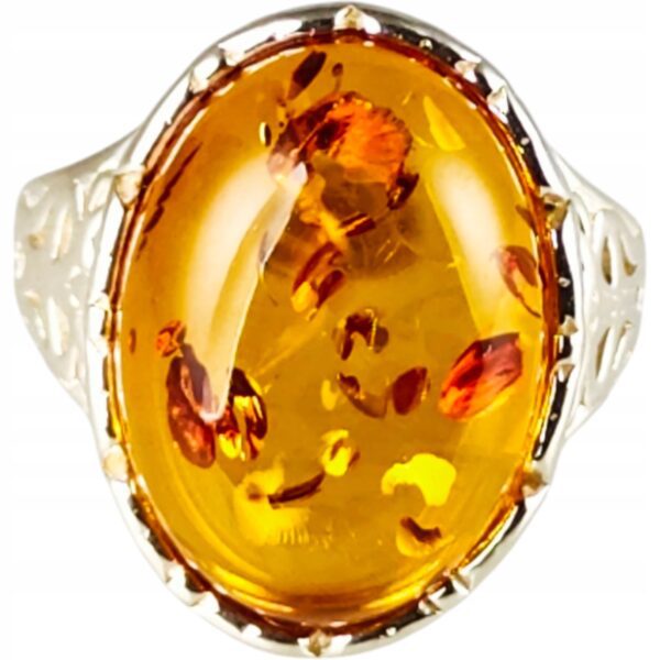 Pierścionek srebrny z bursztynem - owalny z ażurowym zdobieniem