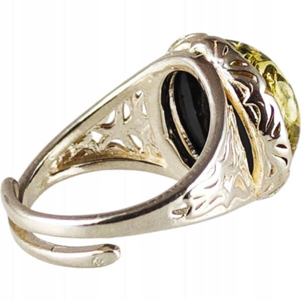 Pierścionek srebrny z bursztynem - okrągły z ażurowym zdobieniem