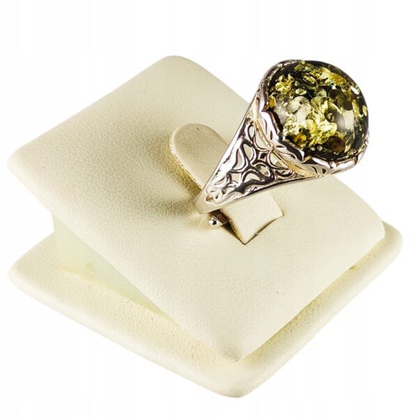 Pierścionek srebrny z bursztynem - okrągły z ażurowym zdobieniem