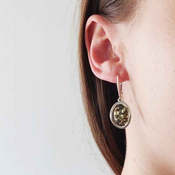 Kolczyki srebrne z dużym zielonym bursztynem - wiszące