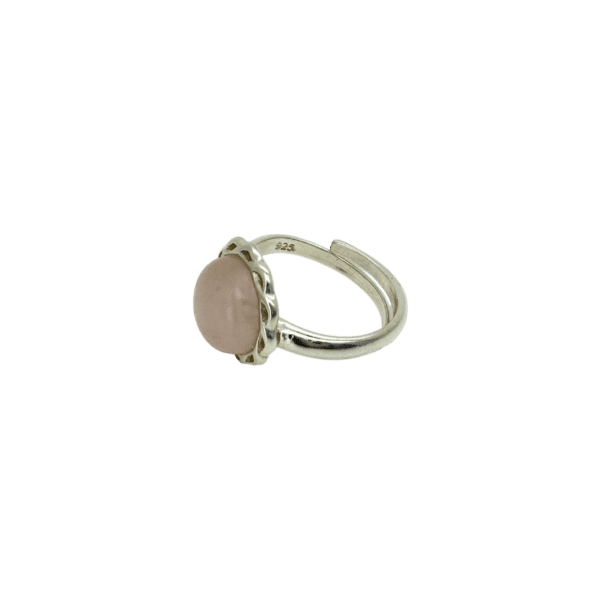 PIERŚCIONEK SREBRNY REGULOWANY Z RÓŻOWYM KWARCEM – OKRĄGŁY – SREBRO 925