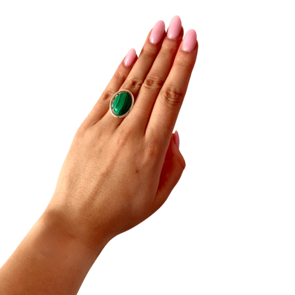 PIERŚCIONEK SREBRNY REGULOWANY Z MALACHITEM – OWALNY – SREBRO 925