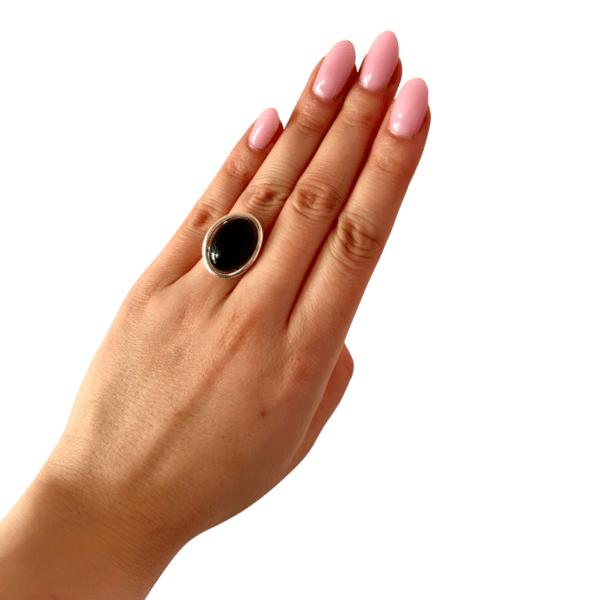 PIERŚCIONEK SREBRNY REGULOWANY Z ONYKSEM – OWALNY – SREBRO 925