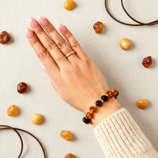 BRANSOLETKA z CERTYFIKOWANYM BURSZTYNEM Naturalna na Gumce Piękna ŚLICZNA