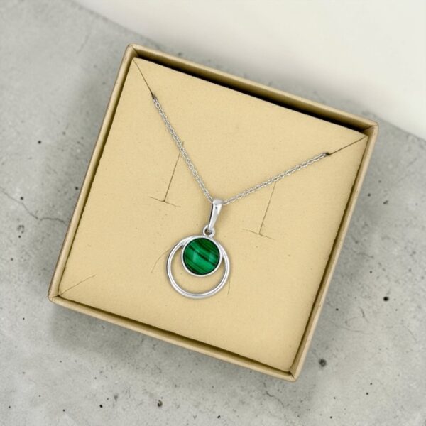 WISIOREK SREBRNY z MALACHITEM – OKRĄGŁY – SREBRO 925